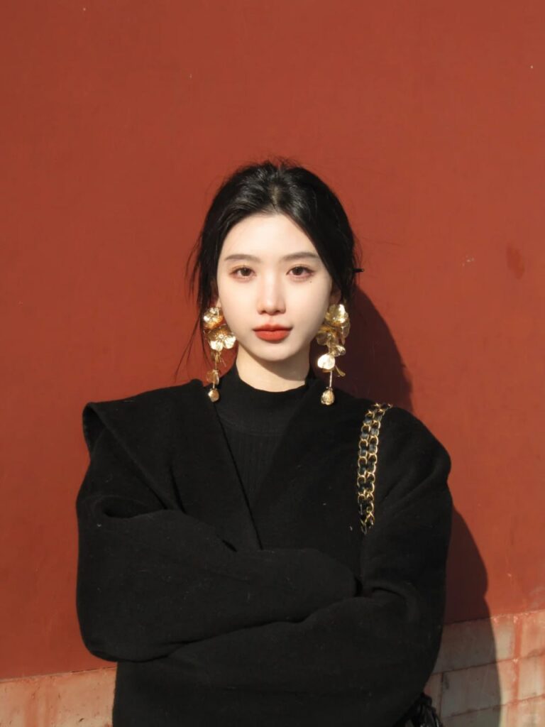 一位成功的金主在包养过程中实现了财富和人脉的增长