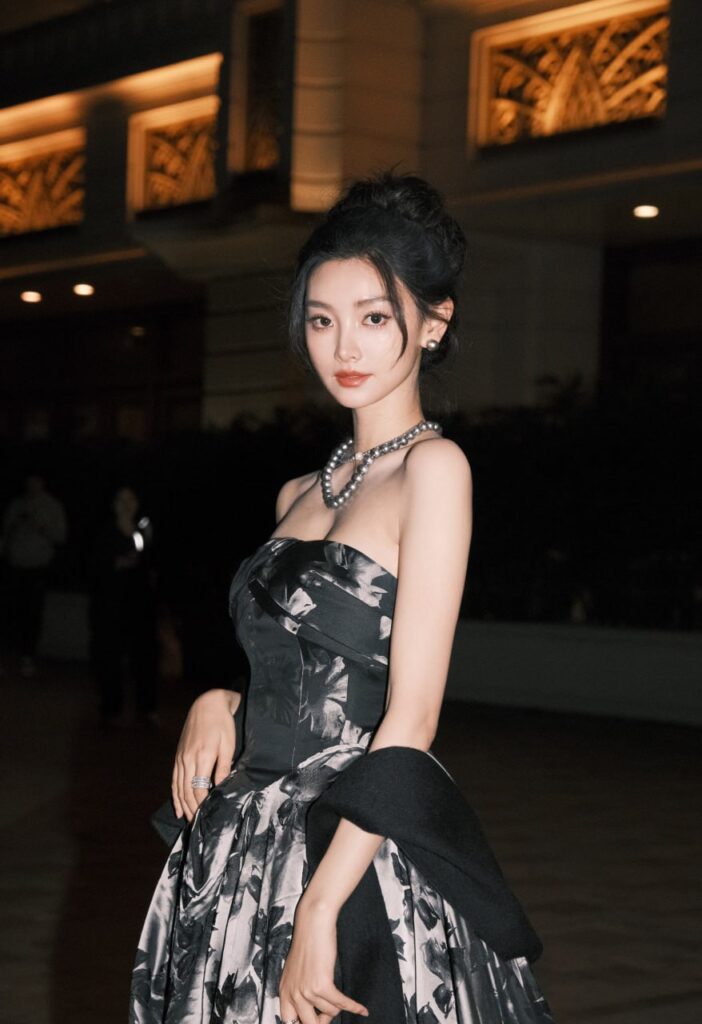 "包养女生费用管理的图表展示"