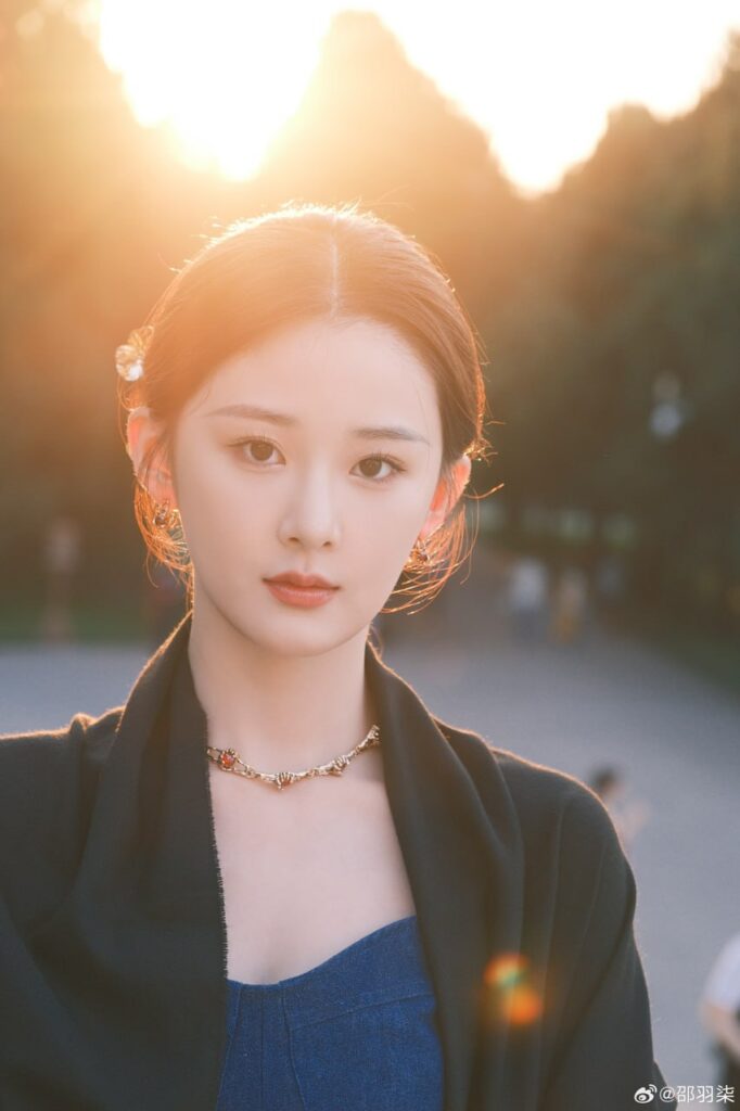 "一位金主爸爸在包养平台上与被包养者交流"