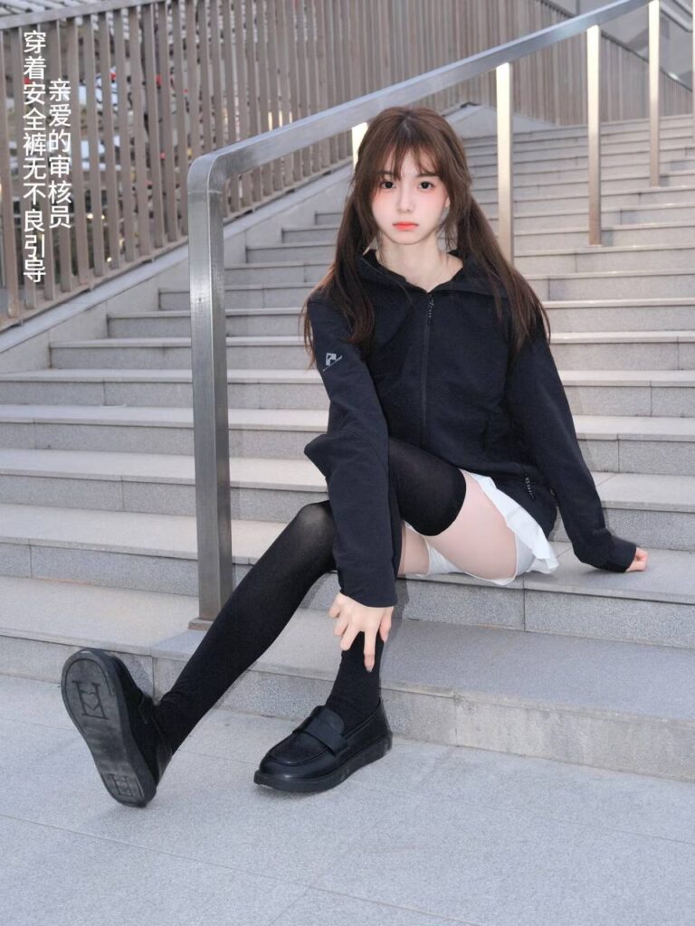 "一位年轻女孩在思考如何在包养关系中保护自己"